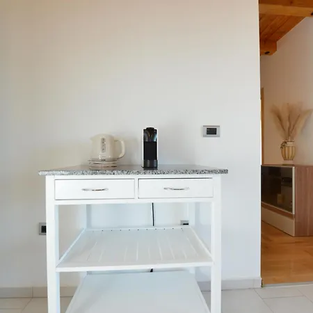 Nikola Apartamento