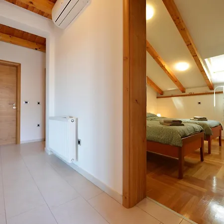 Nikola Apartamento