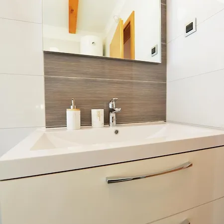 Nikola Apartamento *