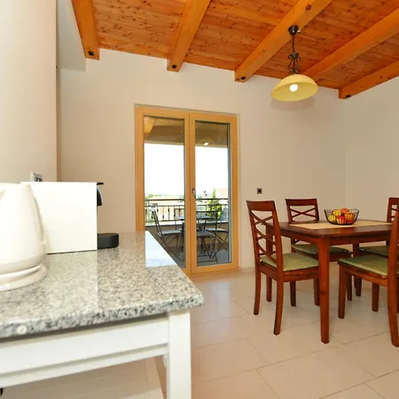 Nikola Apartamento