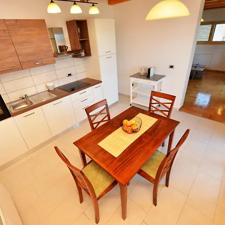 Nikola Apartamento Zadar